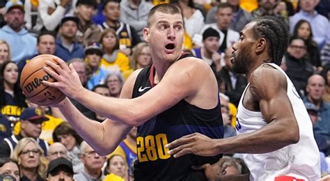 Nikola Jokic scores 32, Nuggets win 111-108 to keep the Clippers winless with James Harden